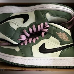 Nike sneakers for women